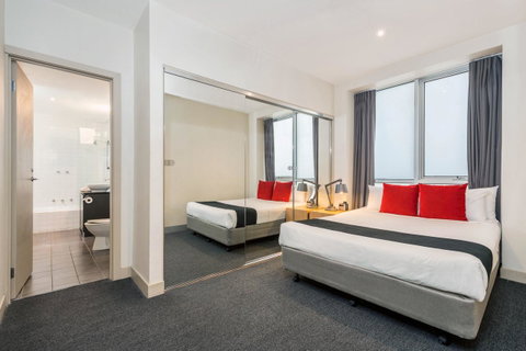 BreakFree On Collins - Accommodation Perth 5