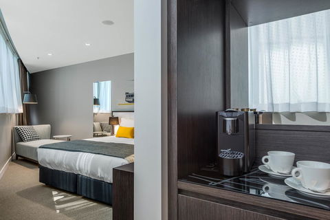 Peppers Docklands - Perth Resorts 16