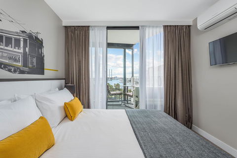 Peppers Docklands - Perth Resorts 29
