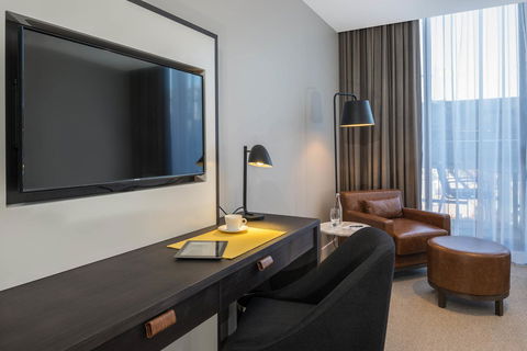 Peppers Docklands - Perth Resorts 12