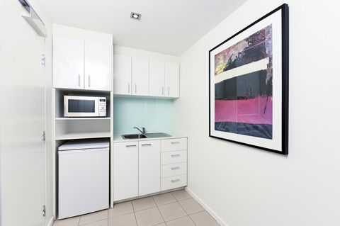 Brady Apartment Hotel Flinders Street - Accommodation Perth 7