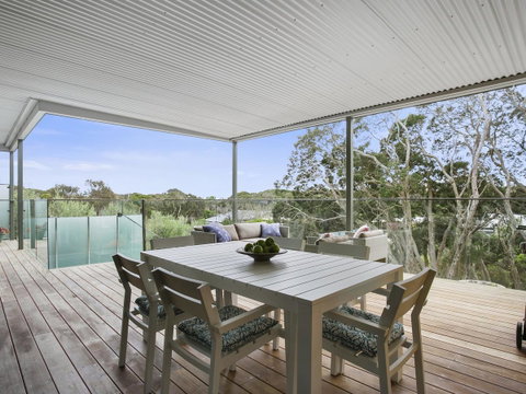 Lansdowne Villa - With Swimming Pool - Accommodation Perth 7