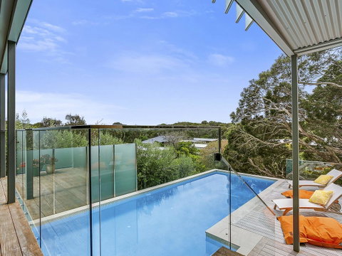 Lansdowne Villa - With Swimming Pool - Accommodation Perth 0