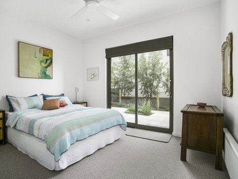 Lansdowne Villa - With Swimming Pool - Accommodation Perth 9