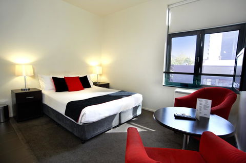 City Edge On Elizabeth Apartment Hotel - Accommodation Perth 2