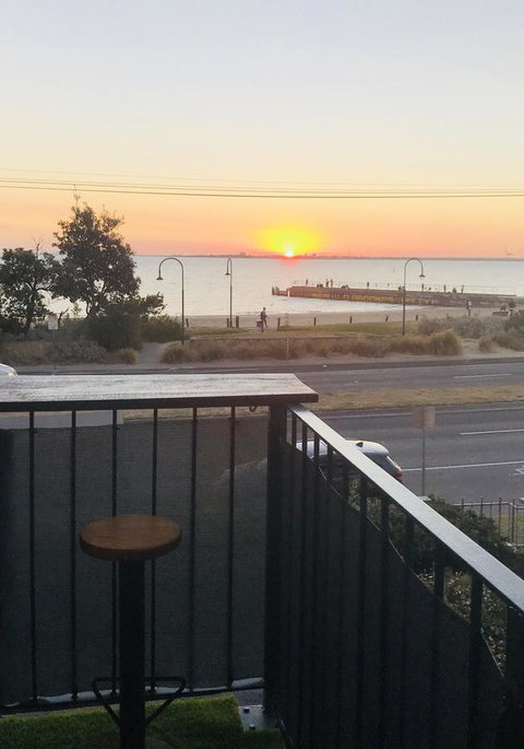 Beach Front Beauty - Accommodation Perth 18