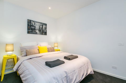 Complete Host The River Apartments - Accommodation Perth 2