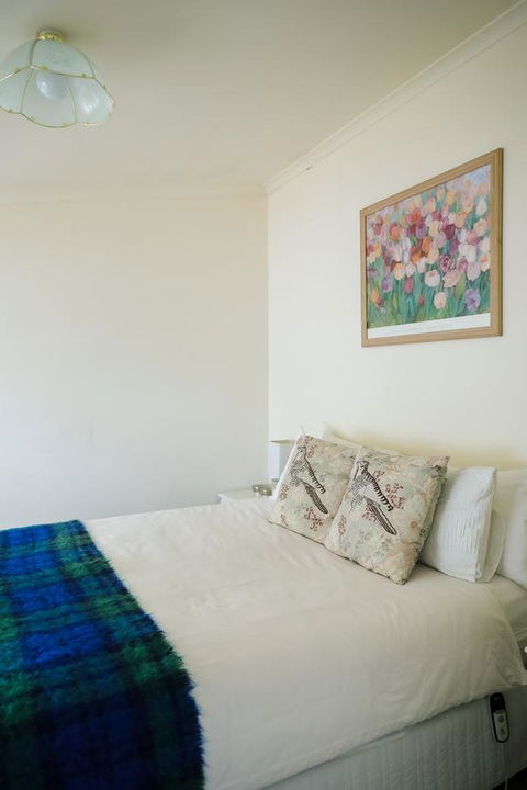 Miss Pym's Cottage - Accommodation Perth 16