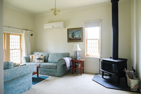 Miss Pym's Cottage - Accommodation Perth 35