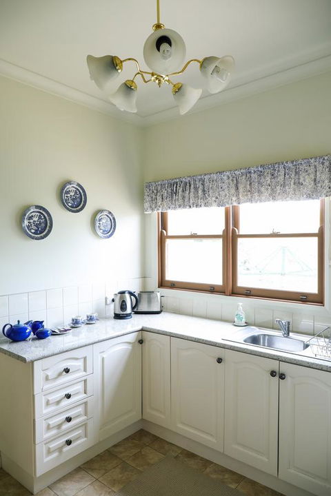 Miss Pym's Cottage - Accommodation Perth 27