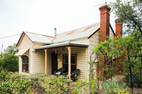 Miss Pym's Cottage - Accommodation Perth 2