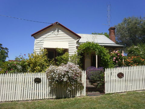 Miss Pym's Cottage - Accommodation Perth 0
