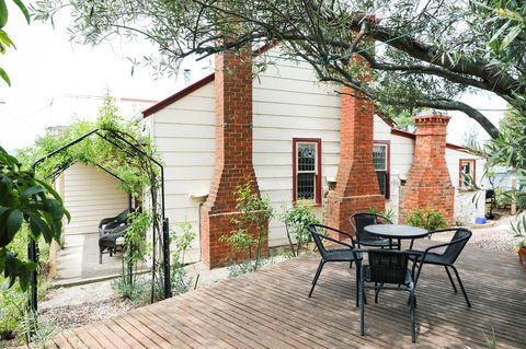 Miss Pym's Cottage - Accommodation Perth 4