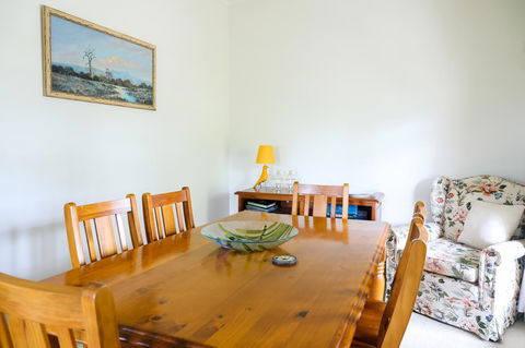 Miss Pym's Cottage - Accommodation Perth 37