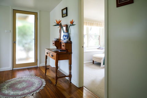 Miss Pym's Cottage - Accommodation Perth 8