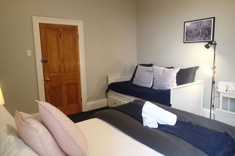 The Bischoff Hotel - Accommodation Perth 2