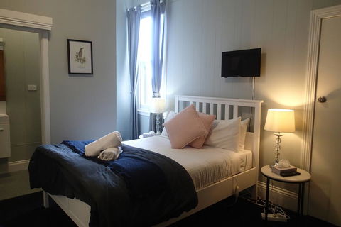 The Bischoff Hotel - Accommodation Perth 3