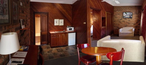 The Carrington Inn - Bungendore - Accommodation Perth 1