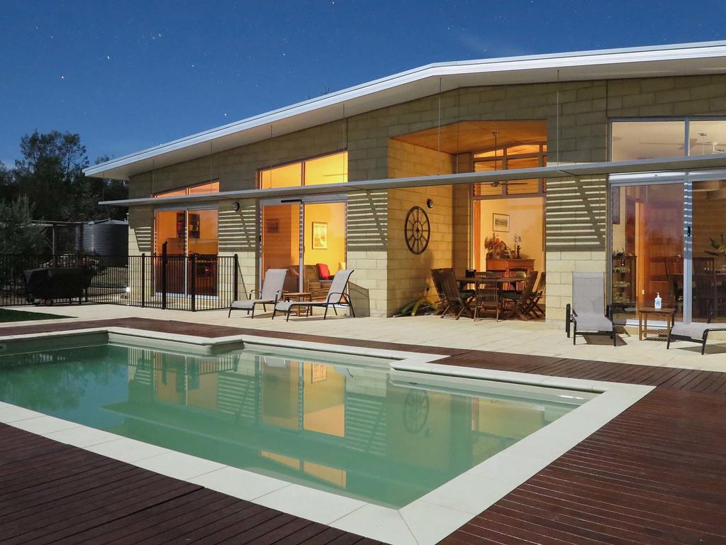 Sedgwick VIC Perth Resorts