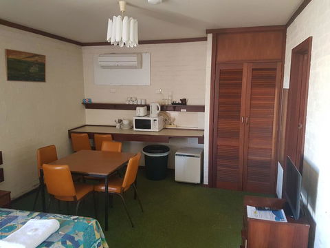 The Club Hotel - Accommodation Perth 1