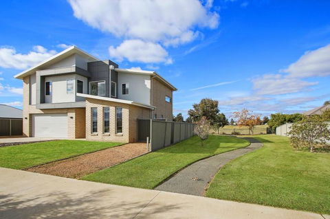 The Clubhouse On Black Bull - Accommodation Perth 1