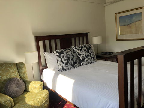 The Corner Hotel Alexandra - Accommodation Perth 2