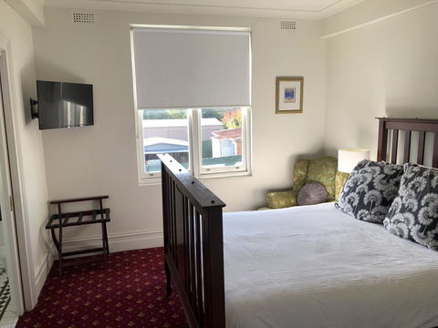 The Corner Hotel Alexandra - Accommodation Perth 1