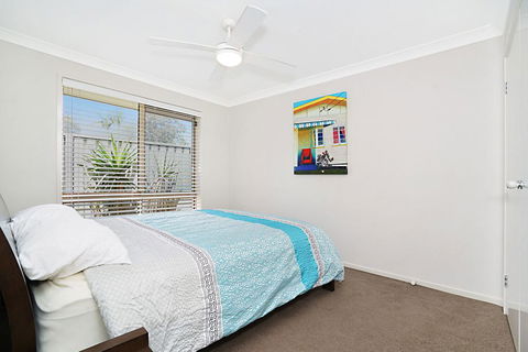 The Corso - Gorokan - Accommodation Perth 3