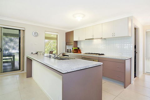 The Corso - Gorokan - Accommodation Perth 1