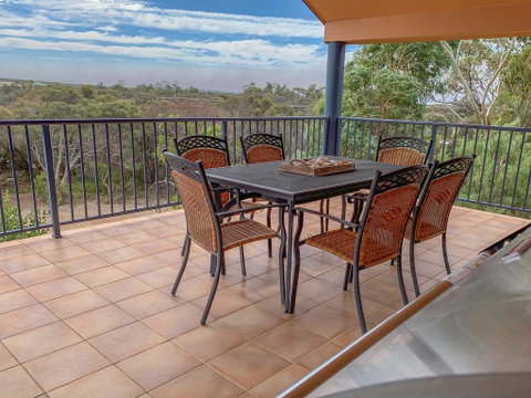 The Curly Seahorse - Accommodation Perth 2