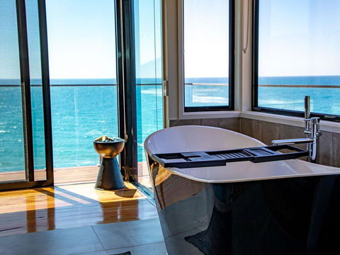 THE DECK HOUSE - A WYE RIVER ICON - Accommodation Perth 2