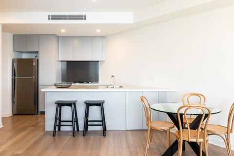 The Edge - Luxurious Waterfront Apartment - Accommodation Perth 2