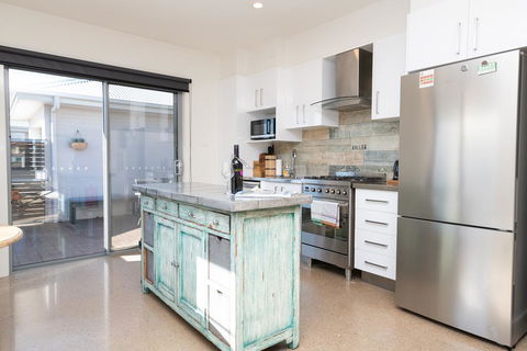 The Endsleigh -1 Bedroom Villa, Free Wifi, Near CBD - Accommodation Perth 3