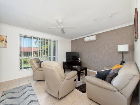 The Fingie @ Fingal Bay - Accommodation Perth 3