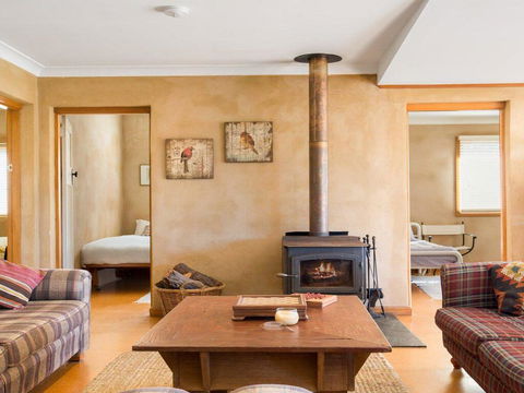 The Farmhouse - Grape Vines And Rolling Green Hills - Perth Resorts 2