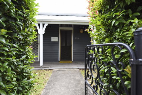 The Grey House - Accommodation Perth 2