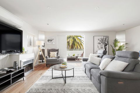 The Jetty Apartment By Ready Set Host - Accommodation Perth 0