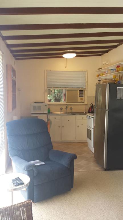 The Jetty Cabin Lakeside - Perth Resorts 3