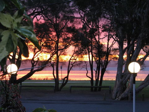 The Jetty Cabin Lakeside - Perth Resorts 1