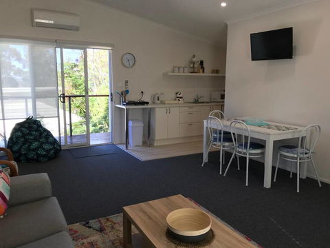 The Lake Guesthouse - Accommodation Perth 2