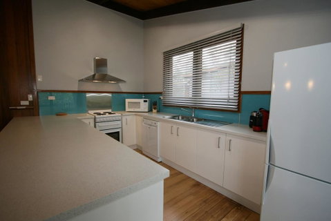 The Lakefront 69 Townsend Street - Accommodation Perth 2