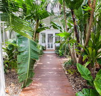 The Lakehouse in Raffetys Resort - Accommodation Perth