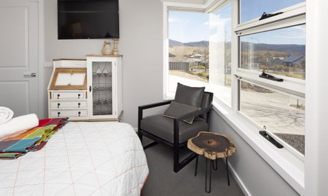 The Mountain House - Accommodation Perth 3