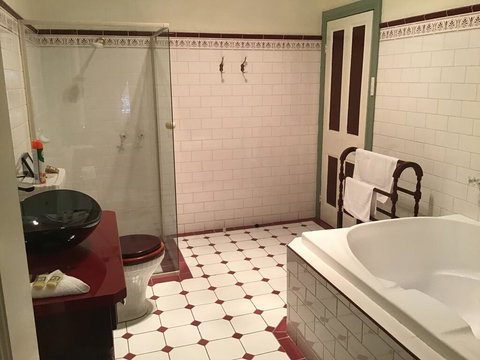 The Olde Devonshire House - Perth Resorts 3