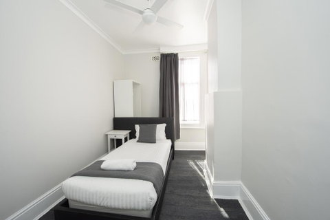 The Parade Hotel - Accommodation Perth 2