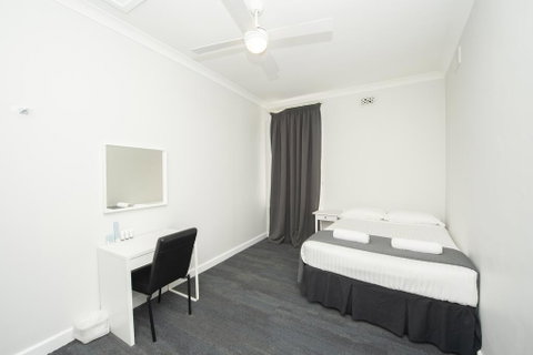 The Parade Hotel - Accommodation Perth 3