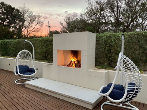 The Sanctuary: Stunning. Hot Tub Spa + Linen - Accommodation Perth 2