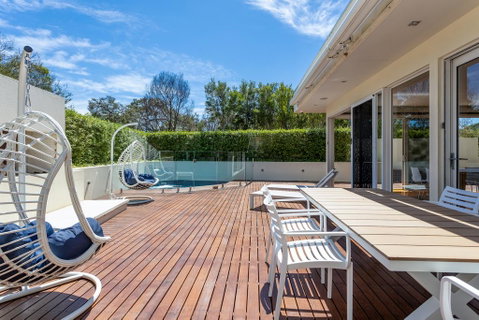 The Sanctuary: Stunning. Hot Tub Spa + Linen - Accommodation Perth 1