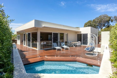 The Sanctuary: Stunning. Hot Tub Spa + Linen - Accommodation Perth 0