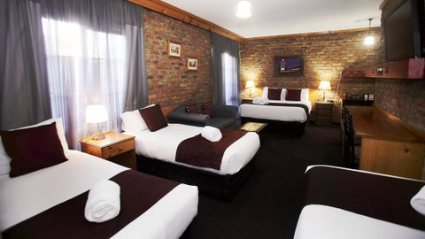 The Settlement Historic Hotel - Accommodation Perth 3